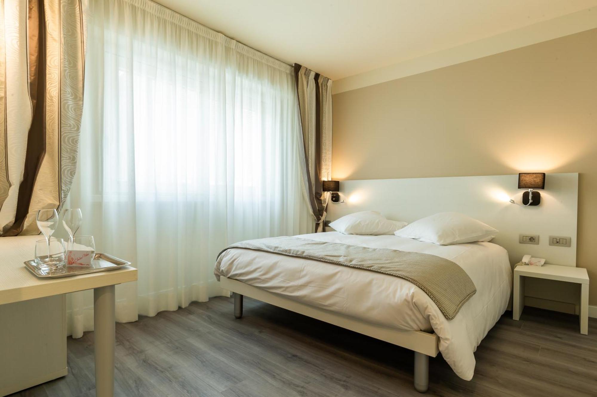 La Dolce Vita Hotel مينتون المظهر الخارجي الصورة