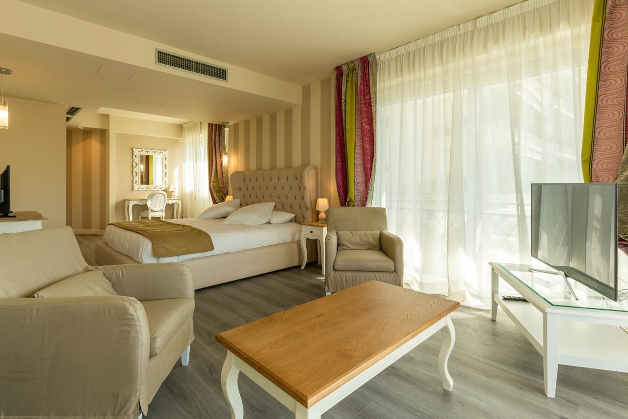 La Dolce Vita Hotel مينتون المظهر الخارجي الصورة